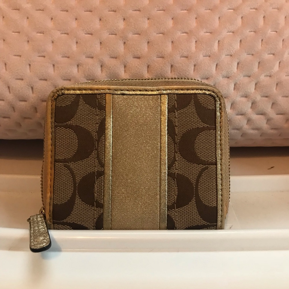 Authentic Coach Zip Wallet - Picture 4 of 4